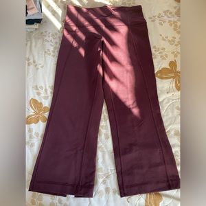 Lululemon burgundy gather and grow crop